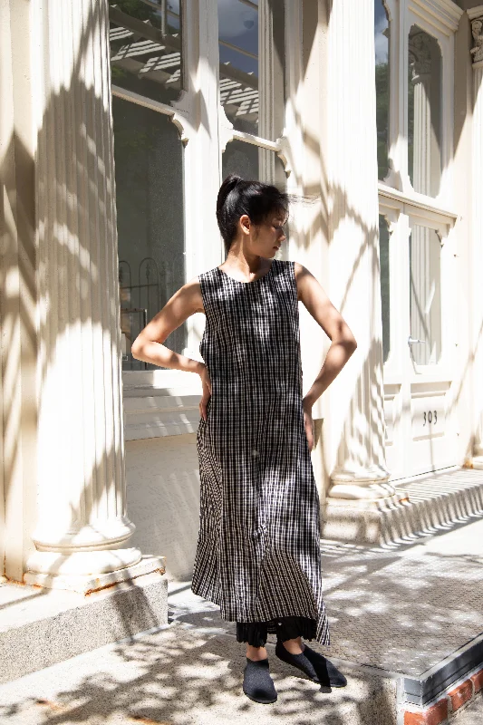 Unkruid | Apron Dress in Black Kelsch Cloth