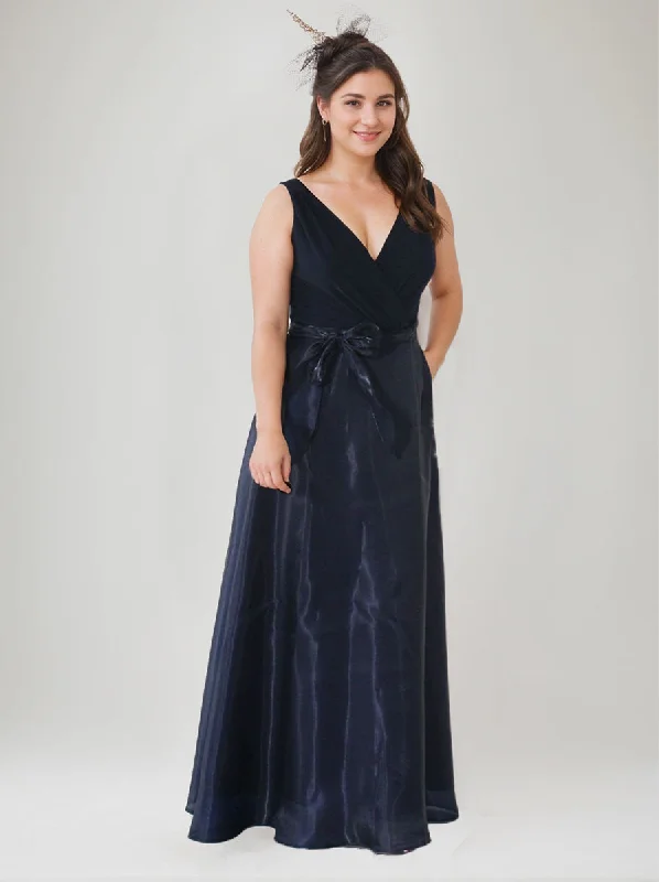 A-Line/Princess V-Neck Sleeveless Floor-Length Plus Size Mother of the Bride Dresses with Bow A-Line/Princess V-Neck Sleeveless Floor-Length Plus Size Mother of the Bride Dresses with Bow