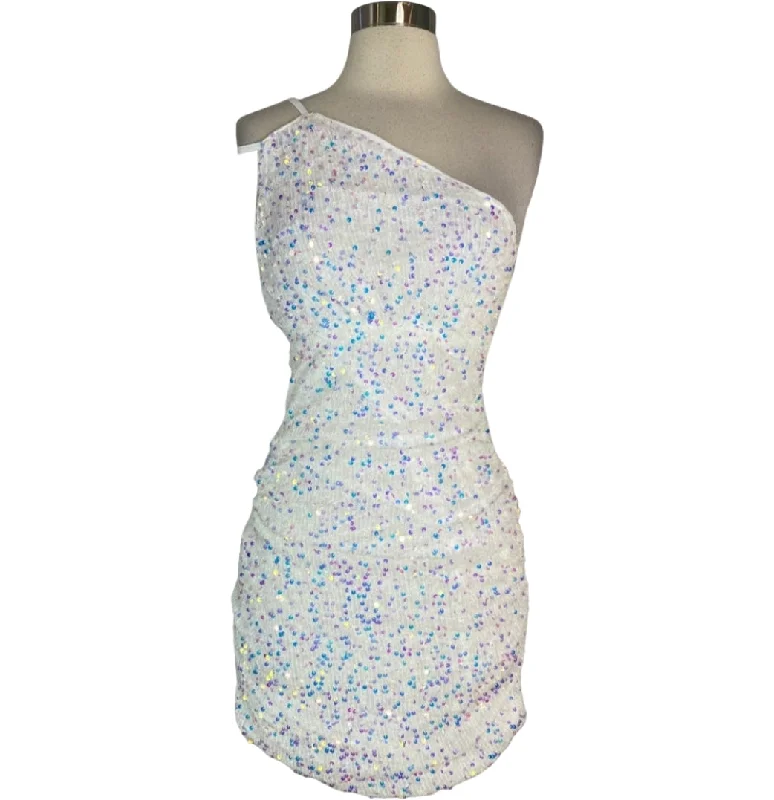 BOUTIQUE Short Sequin Cocktail Dress White Size Medium NWT