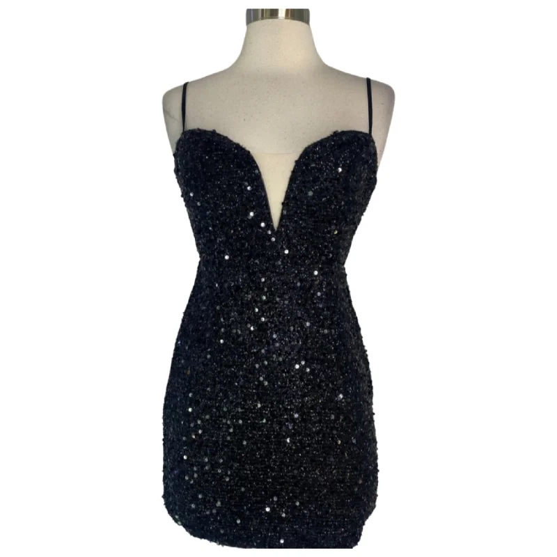BOUTIQUE Short Fitted Cocktail Dress Black Size Small NWT