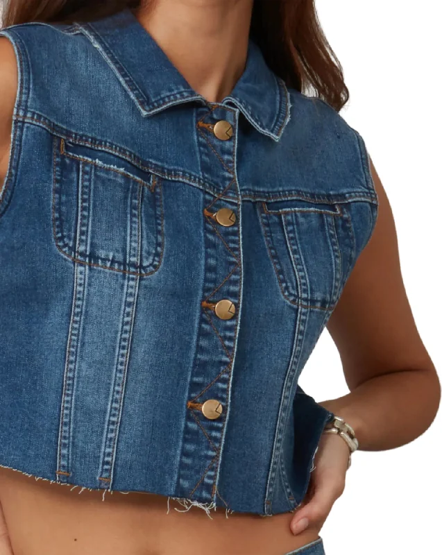 Gabbie Cropped Denim Vest - Women's|-|Veste en jean écourté Gabbie - Femme Trendy Pleated Waist Jeans Gabbie Cropped Denim Vest - Women's|-|Veste en jean écourté Gabbie - Femme Trendy Pleated Waist Jeans